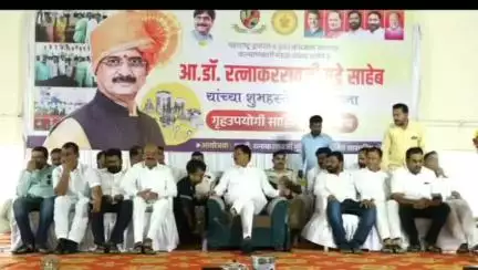 गंगाखेड: स्व.गोपीनाथ मुंडे अन्नछत्र सभागृह येथे बांधकाम कामगारांना साहित्य वाटप :आ.रत्नाकर गुट्टे यांनी उपस्थितांशी साधला संवाद