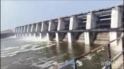 लोहारा: माकणी येथील निम्म तेरणा प्रकल्पातुन पाण्याचा विसर्ग सुरू,शेती सिंचणार होणार फायदा