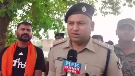 पारू: भीखनपुरा में सड़क किनारे युवक का शव मिला, एसडीपीओ ने बताया, प्रथमदृष्टया एक्सीडेंट