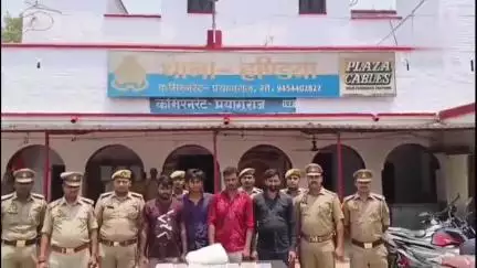 #प्रयागराज थाना हण्डिया पुलिस टीम द्वारा लूट के अभियोग से सम्बंधित 04 वांछित अभियुक्त गिरफ्तार, कब्जे से लूट के 05 मोबाइ