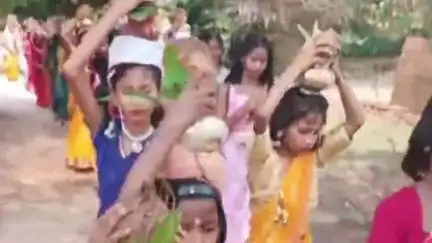 पाकरटांड: जपकाकोना में बुद्ध पूर्णिमा पर अखंड हरिकीर्तन से पहले निकाली गई भव्य कलश यात्रा