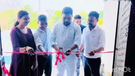 ઉચ્છલ: ઉચ્છલ તાલુકાના નારણપુર ગામે વિનામૂલ્યે કોમ્પુટર તાલીમ સેન્ટર નું પ્રમુખ દ્વારા ઉદ્ઘાટન કરાયું.