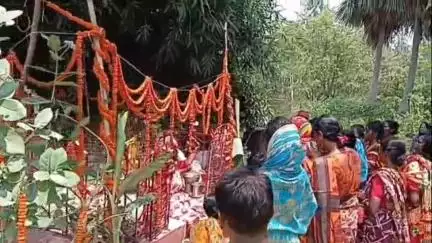 আউশগ্রাম ২: মঙ্গলচণ্ডীর পুজো উপলক্ষ্যে অন্নকূটের আয়োজন করা হল আউশগ্রামের অভিরামপুরে, স্বপ্নাদেশ পেয়ে পুজোর সূচনা হয় মঙ্গলচণ্ডীর