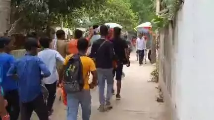 পূর্বস্থলী ২: জামালপুরের বুড়োরাজ মেলায় পুলিশের নজর এরিয়ে অস্ত্র ও বোমা ধরনের বস্তু নিয়ে নাচ