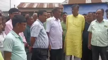তুফানগঞ্জ ২: মানসাই বাজারে অগ্নিকাণ্ডের ঘটনা পরিদর্শনে এলেন উত্তরবঙ্গ উন্নয়ন পর্ষদের চেয়ারম্যান, দিলেন পাশে থাকার আশ্বাস