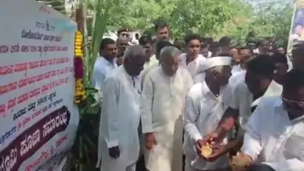 ಇಂಡಿ: ಸೊನಕನಹಳ್ಳಿ ಗ್ರಾಮದಲ್ಲಿ ರಸ್ತೆ ಅಭಿವೃದ್ಧಿ ಕಾಮಗಾರಿ ಭೂಮಿಪೂಜೆ ಮಾಡಿದ ಶಾಸಕ ಯಶವಂತರಾಯಗೌಡ ಪಾಟೀಲ್
