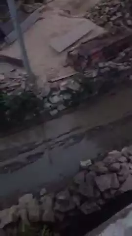 आकोदा बैरवा बस्ती में भारी कीचड़ हो रहा है  निकलने का रास्ता भी नहीं है चारों तरफ मकान आ रहे हैं