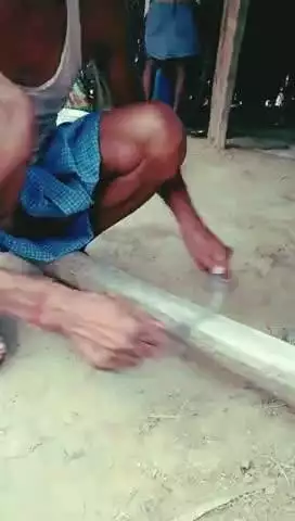 पासी संघर्ष करते हुए अपने परिवार के लिए  
नीरा तारी निकलते हुए मीरा ताली पीने से स्वास्थ्य का लाभदायक होता है