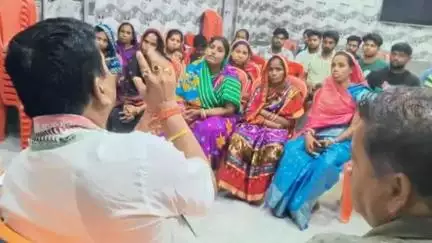 ରେମୁଣା: ସ୍ଥାନୀୟ ବିଜେପି କାର୍ଯ୍ୟାଳୟରେ ଖାନନଗର ପଞ୍ଚାୟତର ମହିଳାଙ୍କ ସହ ସାକ୍ଷାତ କରି ବିଭିନ୍ନ ସମସ୍ୟା ନେଇ ଆଲୋଚନା କଲେ ବିଧାୟକ
