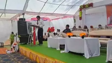 छुईखदान के ग्राम बकरकट्टा में मनरेगा जॉब कार्ड मिलने से ग्रामीणों के चेहरे खिले, सुशासन तिहार बनी उम्मीद की किरण