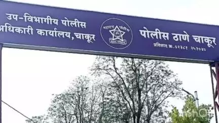 चाकूर: गांजूर येथे फोनवर बोलत असताना कारची धडक एक जण जखमी