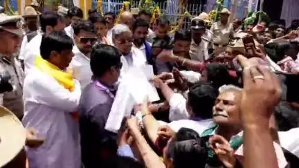 ಹೆಗ್ಗಡದೇವನಕೋಟೆ: ನಮ್ಮ ಸರ್ಕಾರ ಬುದ್ಧ, ಬಸವ, ಅಂಬೇಡ್ಕರ್, ಗಾಂಧಿ, ಸಂವಿಧಾನದ ಆಶಯದಡಿ ಕೆಲಸ: ಪಟ್ಟಣದಲ್ಲಿ ಸಿಎಂ ಸಿದ್ದರಾಮಯ್ಯ