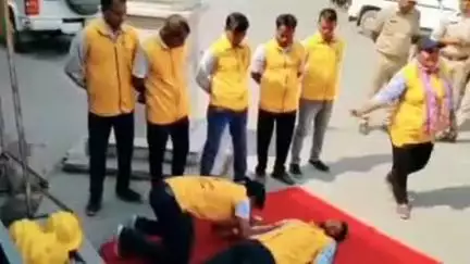 सरवाड़: सरवाड़ बस स्टैंड पर सिविल डिफेंस की टीम ने आपातकालीन परिस्थितियों से बचाव के उपाय बताए
