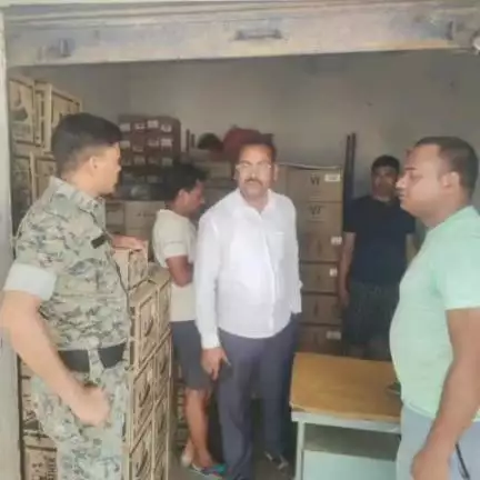 ईचागढ़: मिलनचौक की सरकारी शराब दुकान का ताला तोड़कर अज्ञात चोरों ने शराब और नकदी चोरी की