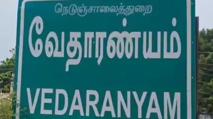 வேதாரண்யம்: பேருந்து நிலையம் எதிரில் ராணுவ வீரர்களை இழிவாக பேசிய செல்லூர் ராஜுவை கண்டித்து  முன்னாள் படை வீரர்கள் கண்டன ஆர்ப்பாட்டத்தில் ஈடுபட்டனர்.