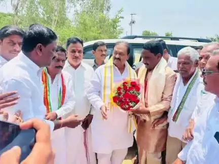 మాచారెడ్డి: చుక్కాపూర్ లక్ష్మీనరసింహస్వామికి పట్టు వస్త్రాలను సమర్పించిన రాష్ట్ర ప్రభుత్వ సలహాదారుడు షబ్బిర్ అలీ