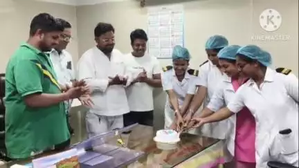 রঘুনাথপুর ১: আন্তর্জাতিক নার্স ডে পালন করল রঘুনাথপুর শহর যুব তৃণমূল কংগ্রেস রঘুনাথপুর SS হাসপাতালে