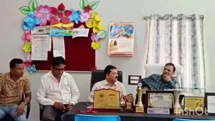 तोकापाल: संयुक्त संचालक संजीव ने तोकापाल आत्मानंद विद्यालय के समर क्लास का किया अवलोकन