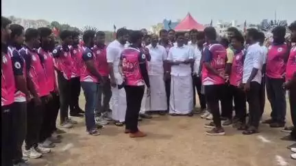 ஆவடி: EPS அவர்களின் 71வது பிறந்த நாளை முன்னிட்டு பூந்தமல்லியில் கிரிக்கெட் போட்டியை தொடங்கி வைத்த முன்னாள் அமைச்சர் பெஞ்சமின்