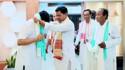 নাহৰকটীয়া: নাহৰকটীয়াত শ্ৰীমন্ত শংকৰদেৱ সঙ্ঘৰ কেন্দ্ৰীয় বিষয়ববীয়া সকলৰ হৈতে এক সৌহাৰ্দ‍্যমূলক আলোচনাত মিলিত হয় বিধায়ক তৰংগ গগৈয়ে