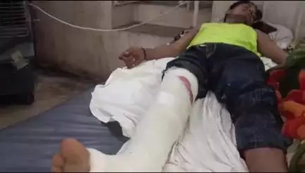 छोटी सरवन: दानपुर थाना क्षेत्र के बारी गांव में बाइक अनियंत्रित होकर खाई में गिरी, युवक को पैर पर लगी चोट, एमजी अस्पताल में उपचार