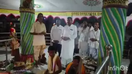 ଝରିଗାଁ: ଝୁଲେନବାର ରେ ଆୟୋଜିତ ନାମ ଯଜ୍ଞ ରେ ଯୋଗଦେଲେ ପୂର୍ବତନ ସାଂସଦ