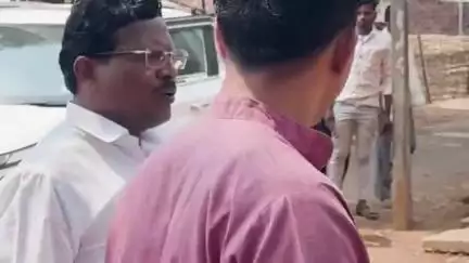 अर्जुनी मोरगाव: मुरकुटडोह येथे जिल्हा परिषद अध्यक्ष लायकराम भेंडारकर यांनी दिली भेट; केली गावकऱ्यांशी चर्चा