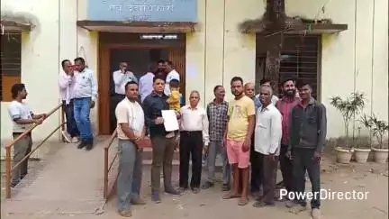जुन्नारदेव के वार्ड 10 के रहवासियों ने नाली और सड़क निर्माण की मांग को लेकर एसडीएम को ज्ञापन सौंपा