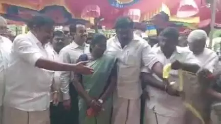 சிவகிரி: ₹4 கோடி மதிப்பீட்டில் கட்டப்பட்ட 74 கடைகளை கொண்ட காந்தி தினசரி அங்காடி கட்டிடத்தை அமைச்சர் K.N.நேரு திறந்து வைத்தார்
