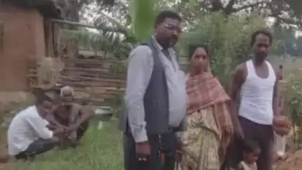 रायडीह: बीर केरा गांव में विश्व हिंदू परिषद और बजरंग दल ने धर्म बदले परिवार को हिंदू धर्म में वापसी कराई