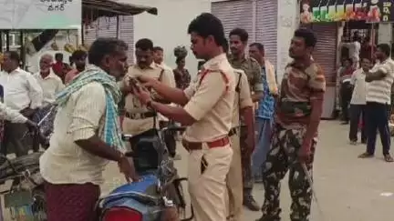 తుంగతుర్తి: మద్యం సేవించి వాహనాలు నడపవద్దు: తుంగతుర్తిలో ఎస్సై క్రాంతి కుమార్