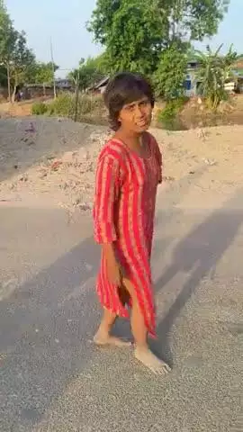 यह लड़की दिमाग से डिस्टर्ब है लखना नहर पटरी पर घूम रही है कृपया इसकी मदद करें