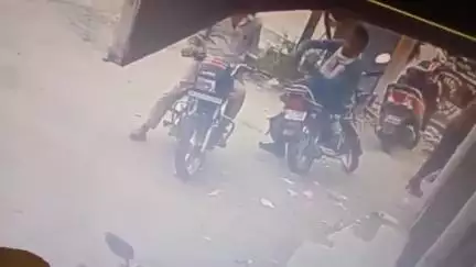 bike chori ho gayi gadi no.
7195