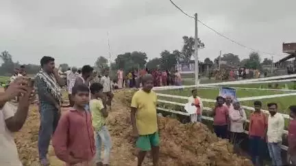 Satbarwa prakhand ke Khamdih village me kisan bhaiyon ko US 324 ka field dikhaya gaya jo ki bahut hi sandar fasal lagi h