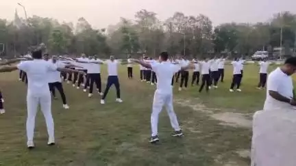 आज दिनांक-13.05.25 को बिहार पुलिस मुख्यालय, पटना के निर्देशानुसार अनुशासन एवं शारीरिक दक्षता बनाए रखने हेतु पुलिस केन्द्र, शिवहर में परेड/पी0टी0 का आयोजन किया गया । #BiharPolice #SheoharPolice