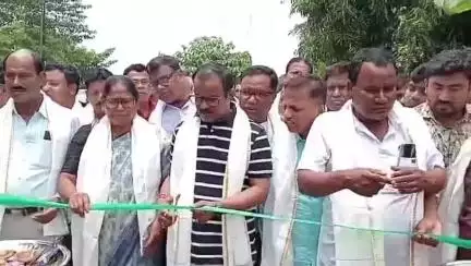 তুফানগঞ্জ ২: মেচকোকা চৌপথিতে লাঙ্গলগ্রাম থেকে দেবগ্রাম পর্যন্ত প্রায় ১৩ কোটি টাকা ব্যয় ১১ কিলোমিটার রাস্তার কাজের শুভ উদ্বোধন হলো