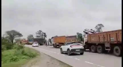 বৰমা ভাগ: সৰভোগৰ দহলাপাৰাত ভয়ংকৰ পথ দুৰ্ঘটনা, থিতাতে নিহত এজন ট্রাকচালক