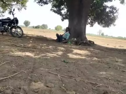 light na aane pr logo ko ho rhi bhari  paresani me bilkhati pablic ne kiya sarkar ko abgat karne ke liye video viral