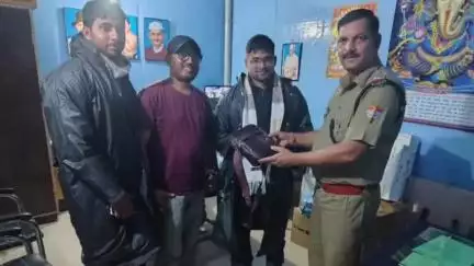 कर्णप्रयाग: बद्रीनाथ यात्रा पर निकले यात्रियों का नगरासू में छूटा पर्स, कर्णप्रयाग पुलिस ने तत्परता दिखाते हुए किया बरामद