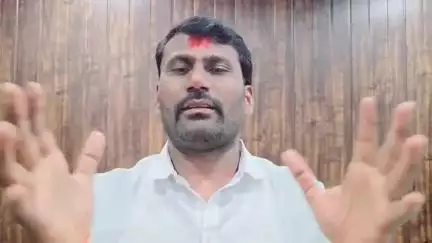 मंगळवेढा: चोरीच्या वाळूने महापुरुषांची स्मारके बांधायला सरकारला भीक लागली आहे का : शिवसेना ठाकरे गटाचे उपनेते शरद कोळी