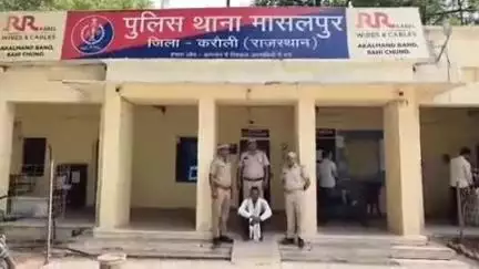 मासलपुर: मासलपुर पुलिस ने खेड़ा रोड से अवैध पत्थरों से भरे ट्रैक्टर-ट्रॉली के साथ 1 आरोपी को किया गिरफ्तार