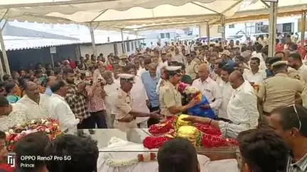 ಯಳಂದೂರು: ಉಪ್ಪಿನಮೋಳೆಯಲ್ಲಿ ಶಾಸಕ ಪುಟ್ಟರಂಗಶೆಟ್ಟಿ ಅವರ ಪುತ್ರ ನಿಧನ ಅಂತಿಮ ದರ್ಶನ ಪಡೆದ ಸಚಿವ ಮಹದೇವಪ್ಪ