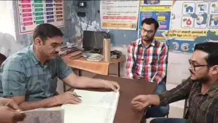 सूरौठ: सूरोठ सहित चिकित्सा संस्थाओं का निरीक्षण CMHO ने किया
