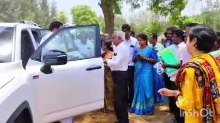 கலவை: வாழைப்பந்தல் கமண்டல நாக நதி குறுக்கே 14.98 கோடி மதிப்பீட்டில் கட்டப்பட்டு வரும் அணைக்கட்டை ஆய்வு செய்த அமைச்சர் ஆர்.காந்தி