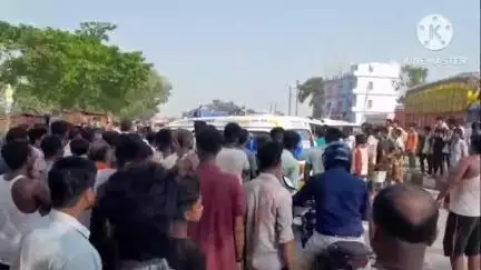 बरूराज मोतीपुर: तेज रफ्तार का कहर: बाइक सवार चाचा-भतीजा हादसे का शिकार, चाचा की मौके पर मौत, भतीजा ने इलाज के दौरान तोड़ा दम