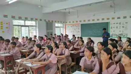 কাঞ্চনপুর: কাঞ্চনপুর দ্বাদশমান বিদ্যালয়ে রোড সেফটি এওয়ারনেস ক্যাম্প অনুষ্ঠিত হয় উত্তর জেলা ট্রাসপোর্ট দপ্তরের উদ্যোগে