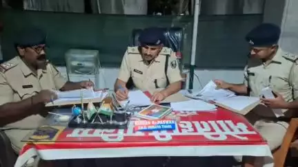 रक्सौल: सर्किल इंस्पेक्टर सुगौली ने हरैया थाना में विभिन्न कांडों की समीक्षा की