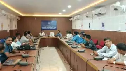 কাঞ্চনপুর: দশদা RD ব্লকের অফিসের কনফারেন্স হলে আয়োজিত বৈঠক, উপস্থিত জেলা প্রশাসনের আধিকারিকরা