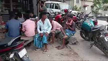 বারাসত ২: পুঁইশাকের চারা বসানোকে কেন্দ্র করে দুই পরিবারের মারামারি; জখম 3 জন, থানায় অভিযোগ দায়ের