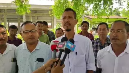 বইটামাৰী: মুখ্যমন্ত্ৰীৰ আহ্বানমৰ্মে বাতিল ব'হাগী উৎসৱৰ সাংস্কৃতিক সন্ধিয়া ১৫মে'ত অনুষ্ঠিত হ'ব , বর্ষণগাঁৱত সদৰি কৰে উদযাপন সমিতিয়ে